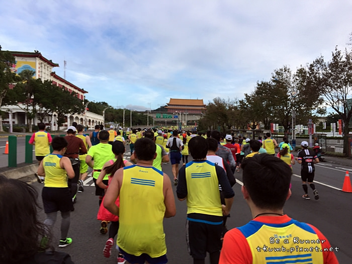 2015台北馬拉松2015-12-20 07.47.38.JPG