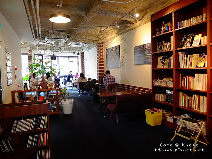 2013TRACTION BOOK CAFE06.jpg